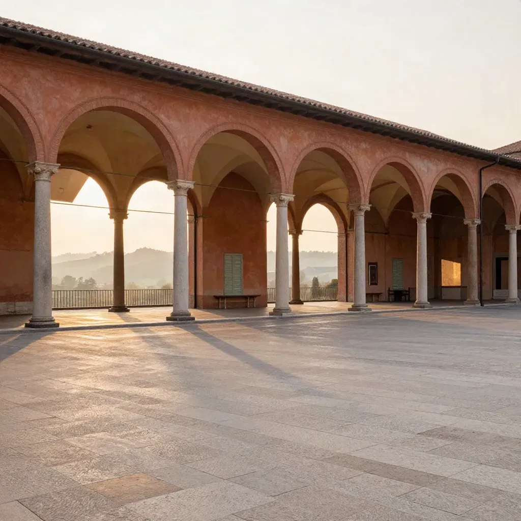 I portici di Bologna al tramonto sopra una piazza terracotta e colline lontane.